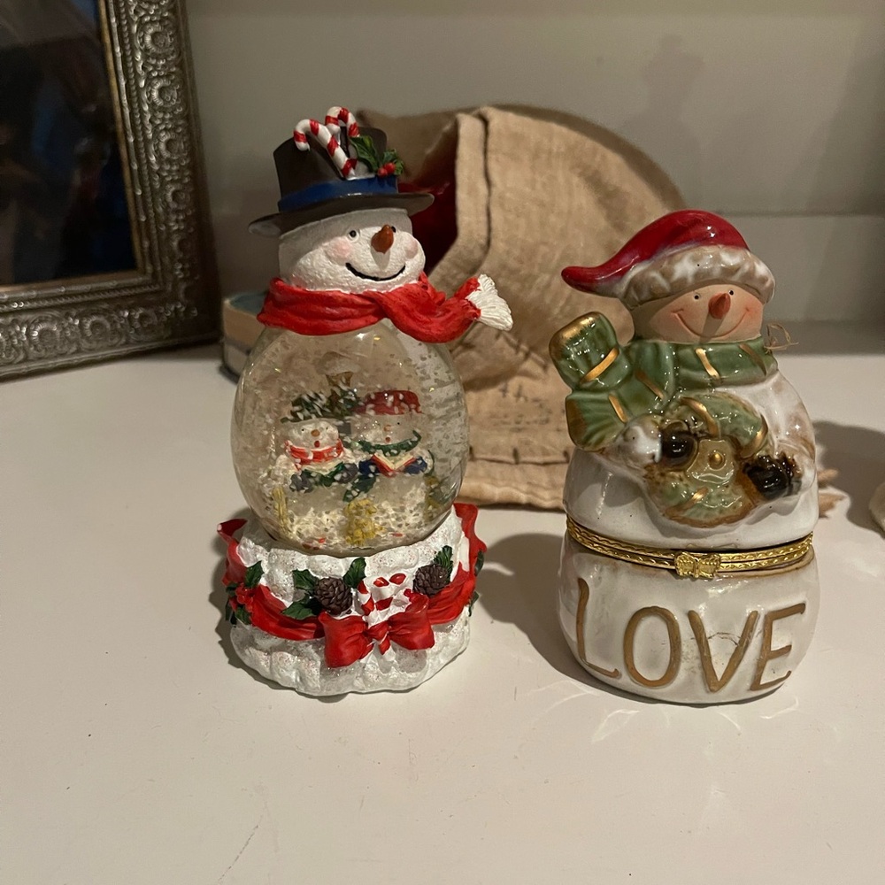 2 SNOWMAN DECORATIONS
 ~ a snowglobe and a trinket box - Picture 9 of 9